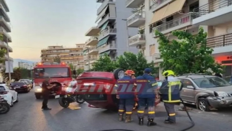 Τρελή πορεία αυτοκινήτου στην Πάτρα: Ο οδηγός έχασε τον έλεγχο, έπεσε πάνω σε σταθμευμένα αυτοκίνητα και τούμπαρε (vid)