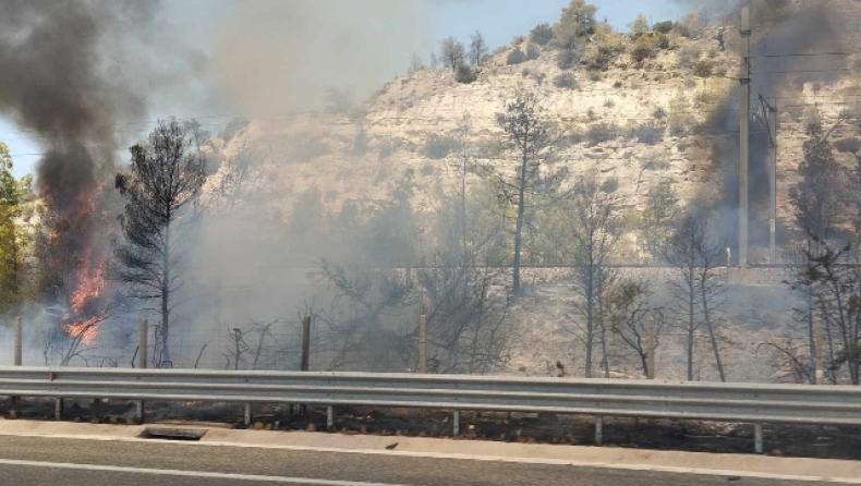 Απαγορεύτηκε η κυκλοφορία τρένων λόγω της φωτιάς στην Αθηνών-Κορίνθου