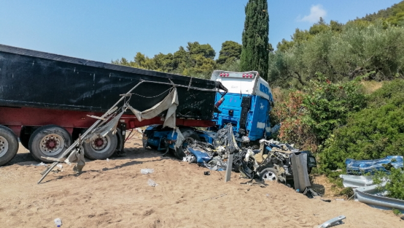 Πώς έγινε το τροχαίο στον Πύργο: Δεν αναγνωρίζονται οι σοροί (vid)