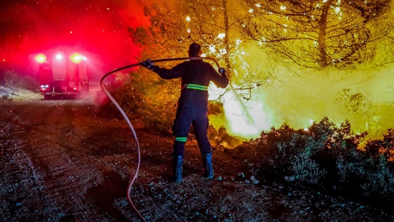 Στον ανακριτή αύριο ο καθηγητής από το Πάντειο και της αστυνομικής σχολής για τις φωτιές στη Βάρη