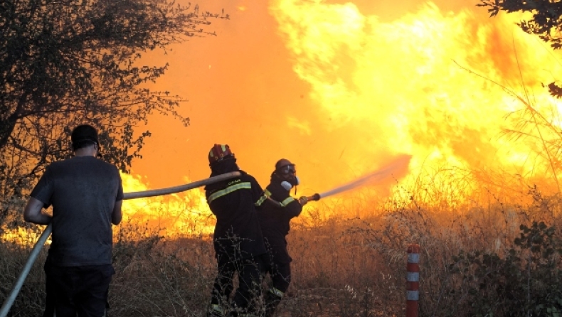 Φωτογραφίες από το διάστημα αποκαλύπτουν πόσο κοντά έφτασε η πυρκαγιά στην Αττική από το να κάψει ολόκληρες πόλεις 