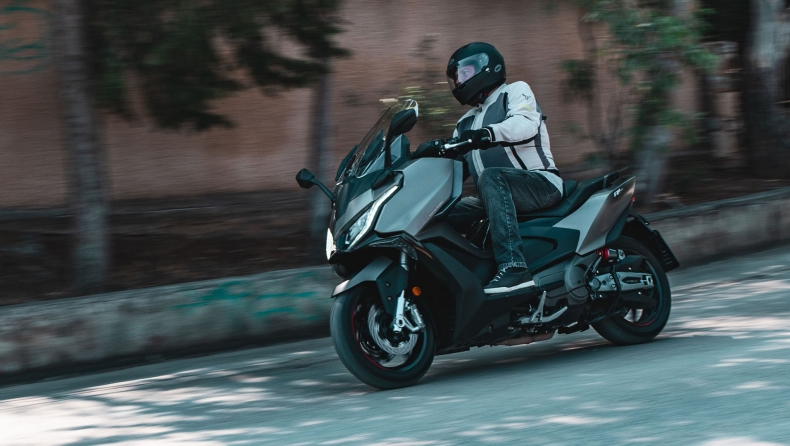 Test ride: Οδηγήσαμε το υψηλών επιδόσεων Kymco AK 550 Premium