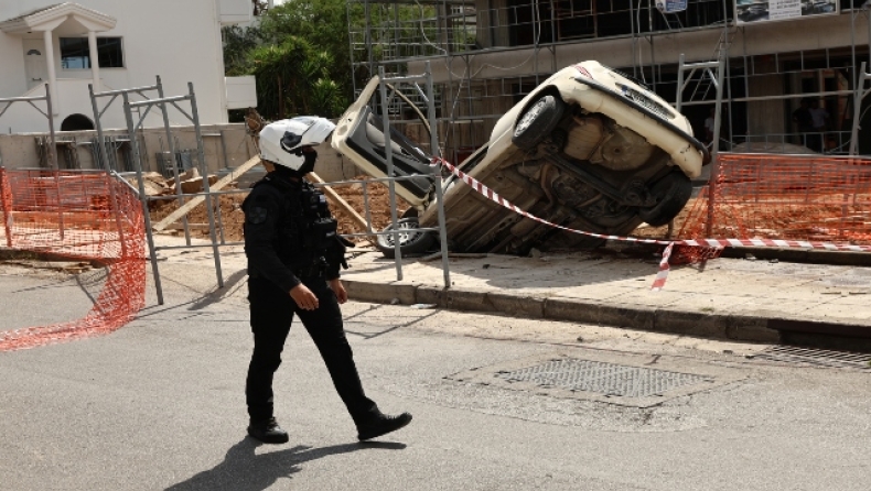 Επεισοδιακή καταδίωξη στην Κηφισιά: Κλεμμένο όχημα έπεσε μέσα σε θεμέλια οικοδομής (vid) 