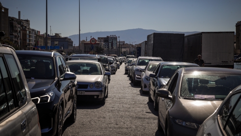 Ανατροπή οχήματος στην Αθηνών - Κορίνθου: Μεγάλο μποτιλιάρισμα στο ύψος των Μεγάρων!