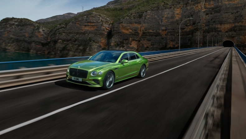 Bentley: Η νέα Flying Spur είναι το πιο ισχυρό τετράθυρο μοντέλο της μέχρι σήμερα (vid)