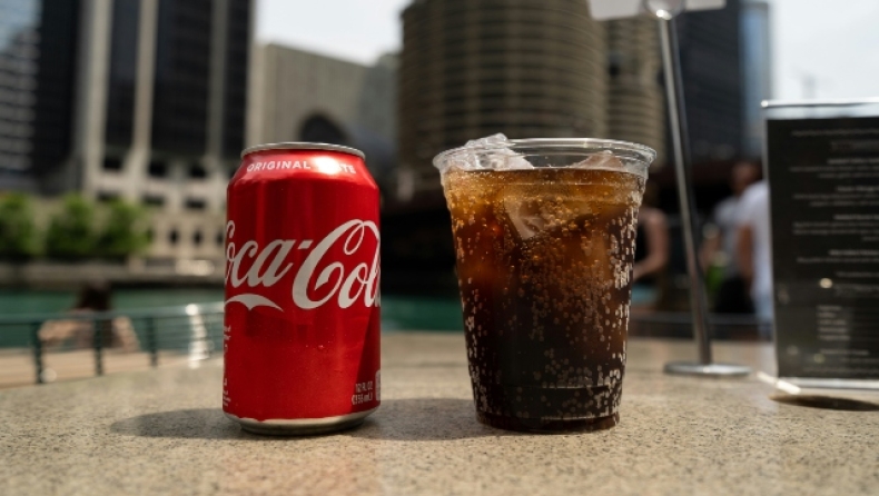 Τουρίστας παρήγγειλε βότκα με Coca-Cola σε τουριστικό θέρετρο στην Τουρκία: Σοκαρίστηκε μόλις ήρθε ο λογαριασμός (vid) 