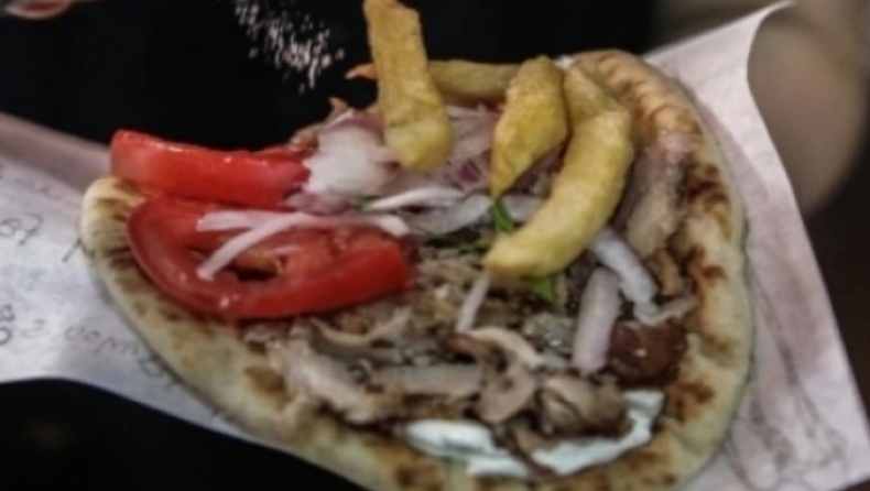 Αλυσίδα fast food στη Λάρισα προσφέρει τζάμπα γύρο σε όλους για δυο ώρες