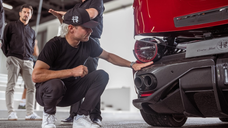 Alfa Romeo: Ο Μπότας δοκιμάζει το supercar των 3 εκατ. ευρώ (vid)