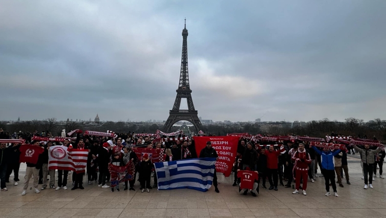 Ολυμπιακός: Περίπου 1500 φίλοι του... έβαψαν «ερυθρόλευκο» το Παρίσι