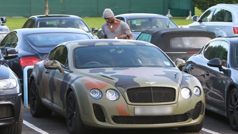 Η... στρατιωτική Bentley του Μπαλοτέλι! (pics)