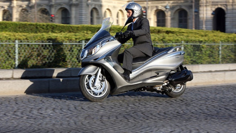 Piaggio X10. Mega Scooter από τον εφευρέτη της κατηγορίας.