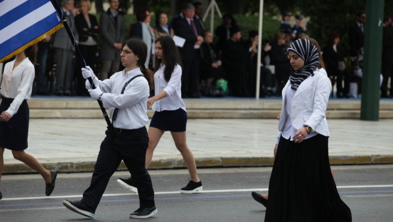 Φεγγαράκι μου λαμπρό φέξε και γλίστρησα