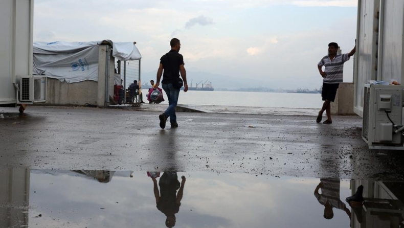 Την αποσυμφόρηση της Ελλάδας από τους πρόσφυγες ζητά η Κομισιόν