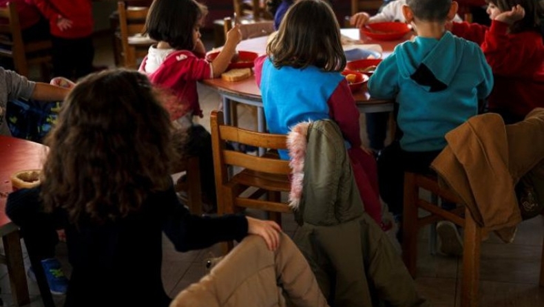 «Οι Έλληνες αφήνουν τα παιδιά τους σε ιδρύματα γιατί δεν μπορούν να τα ταΐσουν»