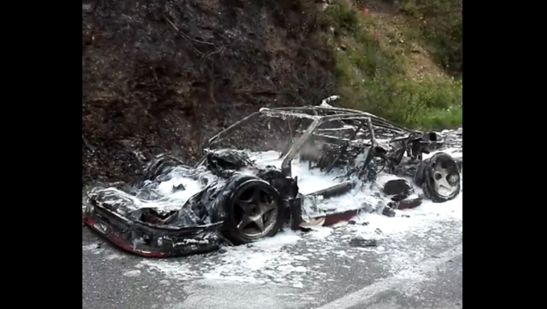 To oλοκαύτωμα μίας πολύ σπάνιας Ferrari (vid)