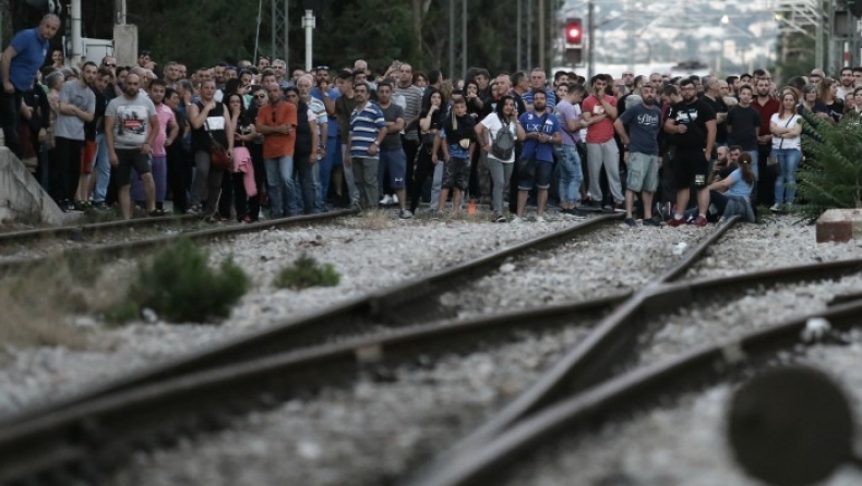 Επεισόδια στο Μενίδι: Μολότοφ και πετροπόλεμος (pics)