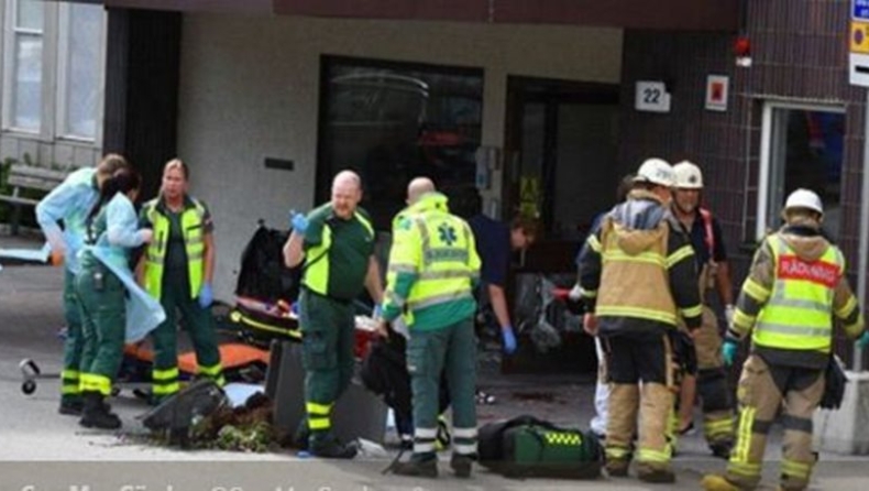 Αυτοκίνητο έπεσε πάνω σε πεζούς έξω από νοσοκομείο στην Στοκχόλμη