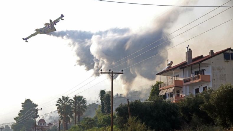 Μεγάλη φωτιά στην Κασσάνδρα Χαλκιδικής (vid & pics)