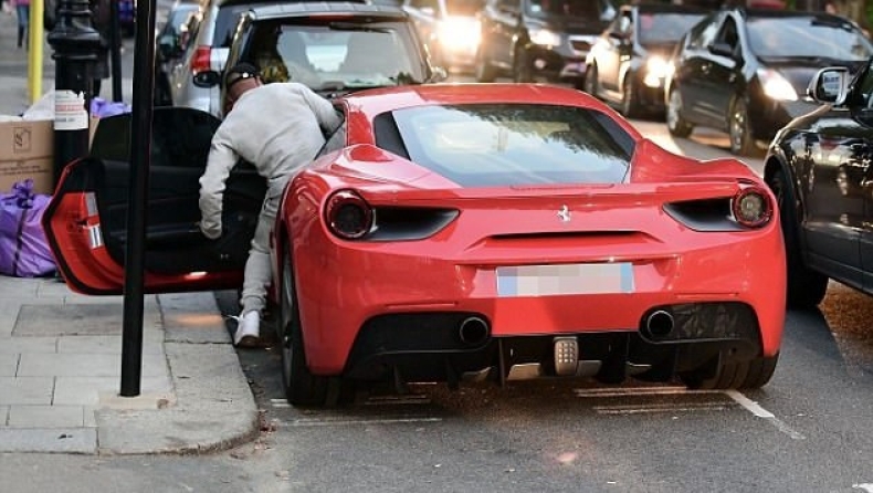 Στο σουπερμάρκετ με τη Ferrari του ο Λακαζέτ! (pics)