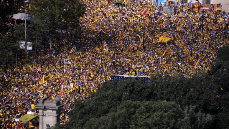 Βαρκελώνη: Τεράστια διαδήλωση για την απελευθέρωση 2 αυτονομιστών ηγετών