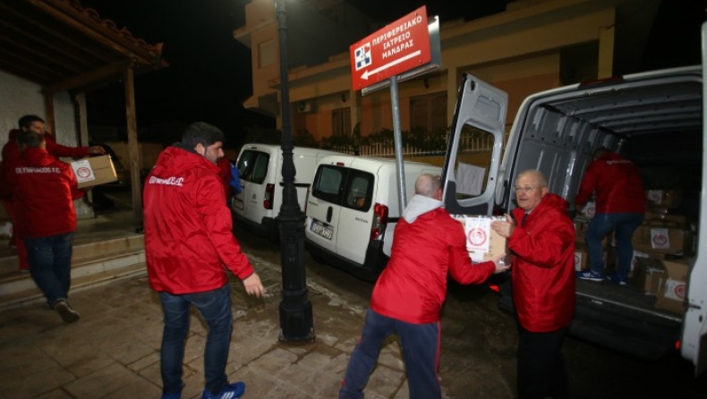 Ο Ολυμπιακός μοίρασε είδη πρώτης ανάγκης (pics)