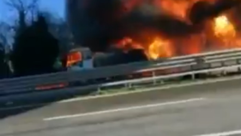Τραγωδία στην Ιταλία: Βυτιοφόρο πήρε φωτιά, 6 νεκροί (vid)