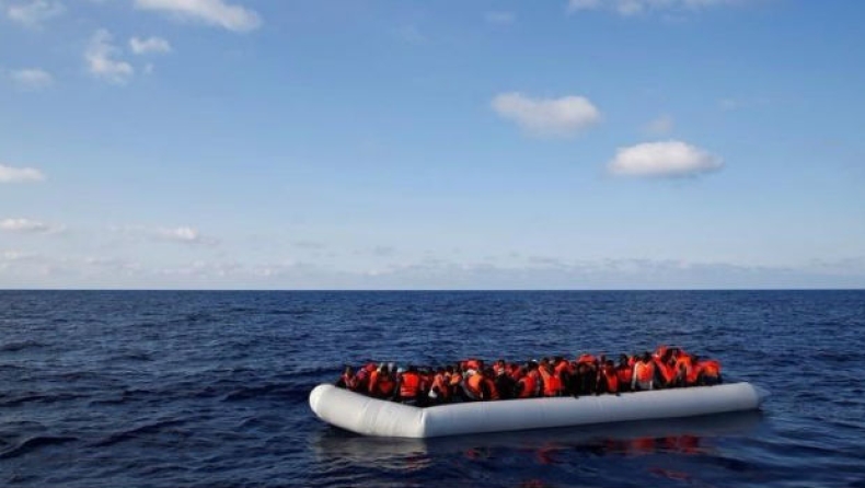 Διάσωση 17 προσφύγων στα ανοιχτά της Χίου, συνελήφθη ο διακινητής