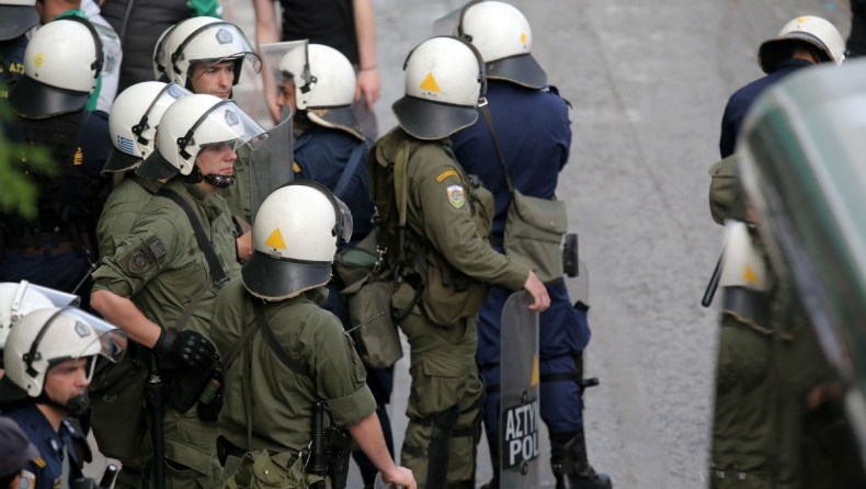 Ένταση μεταξύ οπαδών του ΠΑΟΚ και αστυνομίας στο Σύνταγμα