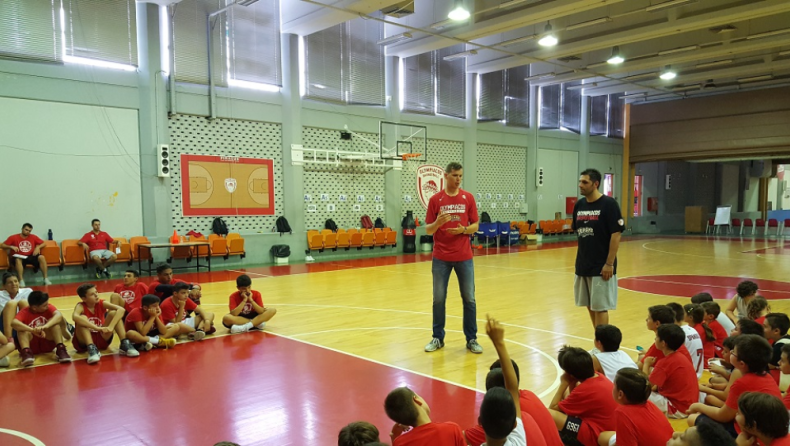 Ο Αγραβάνης στο «Academy Summer Camp» του Ολυμπιακού (pics)