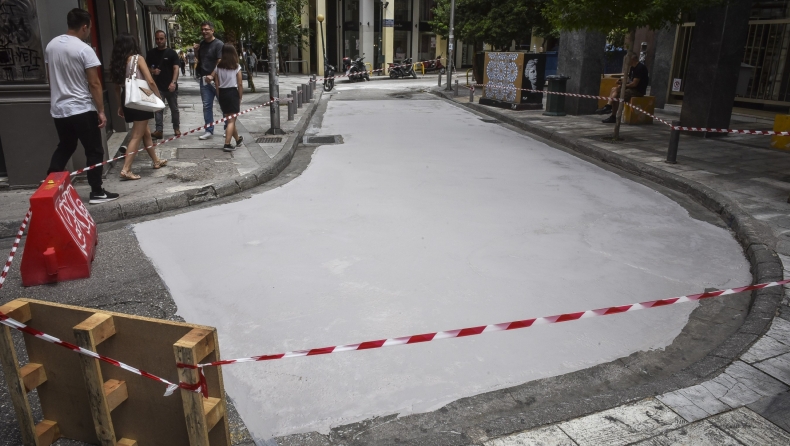 «Μαύρισε» ο πρώτος λευκός δρόμος της Αθήνας! (pics)