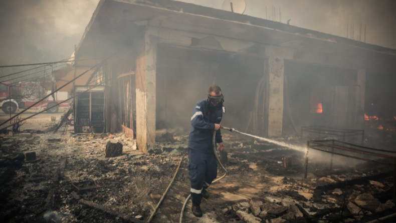 Συγκλονιστικές εικόνες από το πέρασμα της πύρινης λαίλαπας από Κινέτα και Πεντέλη (pics & vids)