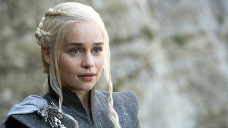 Game Of Thrones: Η Emilia Clarke έδωσε απαντήσεις για την γκάφα με τον ξεχασμένο καφέ (pics)