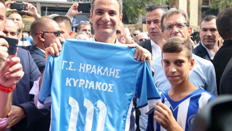 Στο περίπτερο του Ηρακλή ο Μητσοτάκης