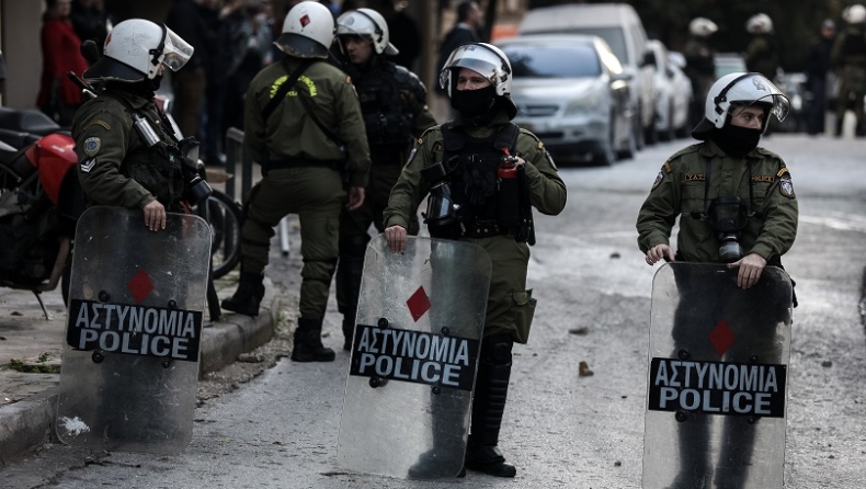 Video ντοκουμέντο από το Κουκάκι: «Φοράτε 2.000 ευρώ στολές και παίζετε με εμάς που δεν έχουμε να φάμε;» (vid)