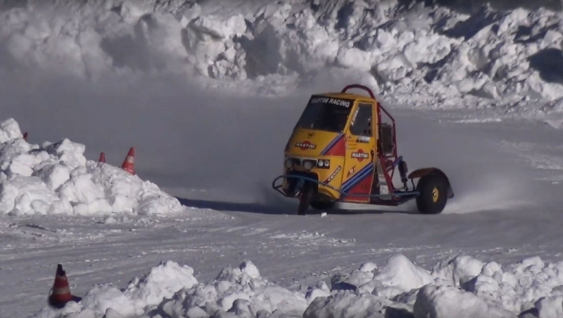 Nτριφτάροντας με ένα Piaggio Ape στα χιόνια (vid)