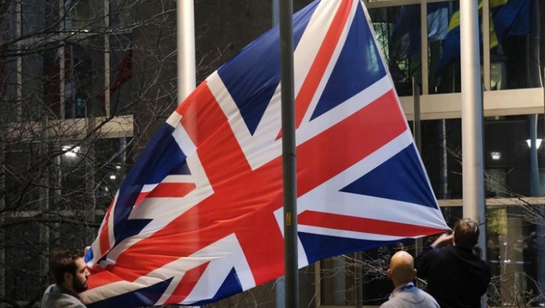 Η ώρα του Brexit: Η ευρωπαϊκή σημαία κατέβηκε από το βρετανικό κοινοβούλιο (vid)