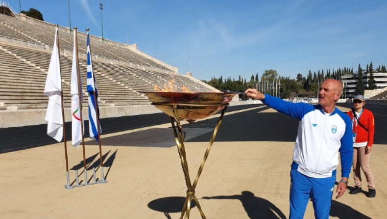 Άναψε στο Παναθηναϊκό Στάδιο η Ολυμπιακή Φλόγα από τον Θ. Βασιλειάδη