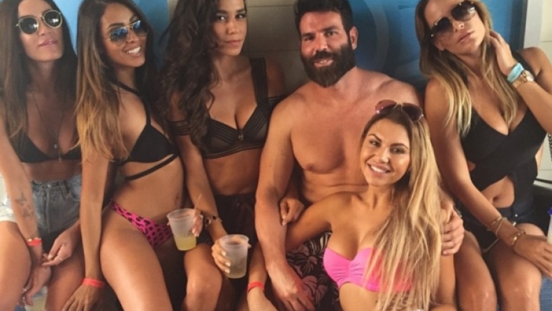 Δες πόσα δίνει ο Bilzerian σε όποιον βρει τίτλο για το βιβλίου του