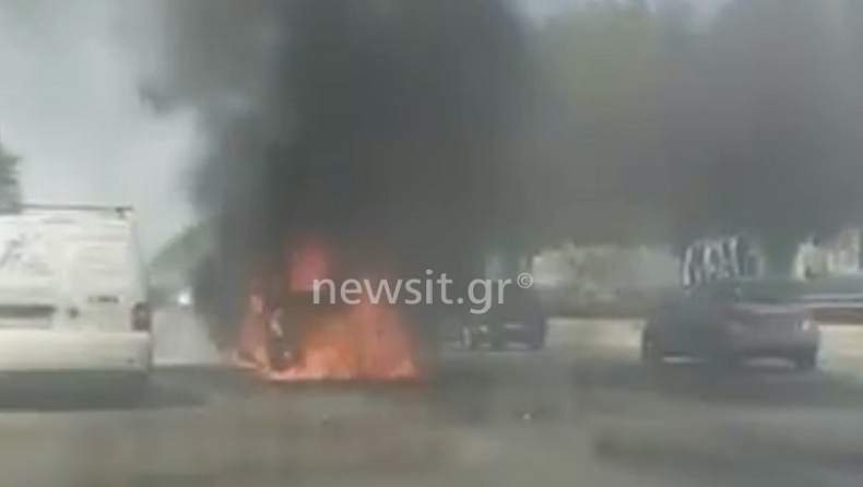 Φωτιά σε σχολικό λεωφορείο στην Εθνική Οδό (vid)