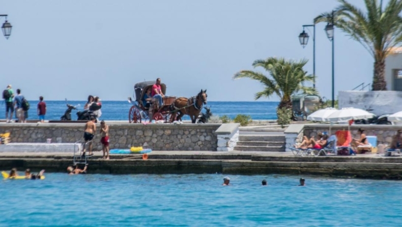 Κορονοϊός: «Μοντέλο Πόρου» σε Πάρο και Αντίπαρο, πού θα μπει όριο 50 ατόμων σε εκδηλώσεις