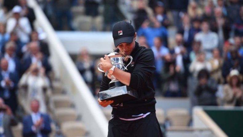 Roland Garros: Δεν θα υπερασπιστεί τον τίτλο της η Μπάρτι (pic)