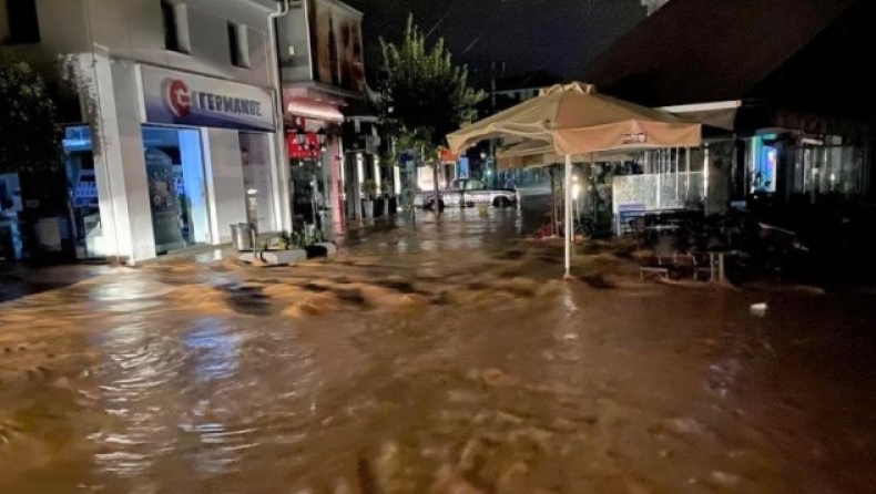 Ιανός: Μια γυναίκα νεκρή στα Φάρσαλα, 2 αγνοούμενοι στην Καρδίτσα (vids)