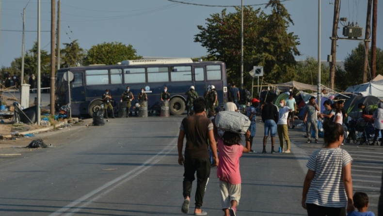 Μεταφέρθηκαν στη νέα δομή 9 χιλιάδες πρόσφυγες και μετανάστες