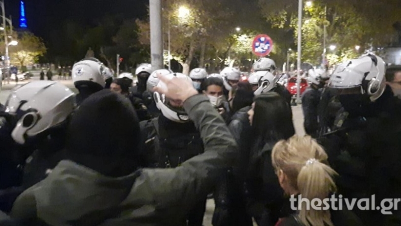 Θεσσαλονίκη: Ένταση μεταξύ διαδηλωτών κατά του lockdown και αστυνομικών (vid)