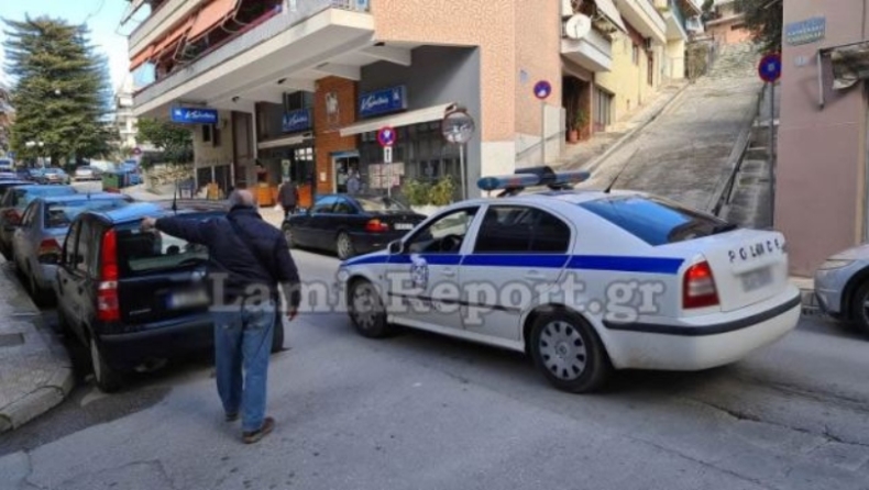 Λαμία: Ακούμπησε για λίγο κάτω το ψυγείο που μετέφερε, πέρασαν κλέφτες το φόρτωσαν κι έφυγαν (pics & vid)