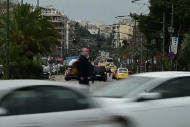 Έκρυθμη η κατάσταση στους δρόμους της Αθήνας - Οδηγοί τσακώνονται και βγάζουν όπλα (vid)