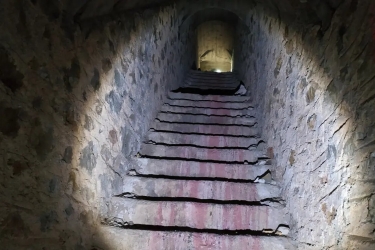 Ο άγνωστος υπόγειος Πειραιάς ανοίγει τις πύλες του - Καταφύγια, αρχαίες στοές και αστικοί μύθοι
