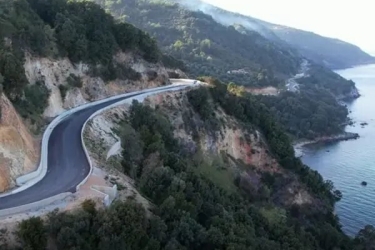 Ο νέος δρόμος που θα αγγίζει το Αιγαίο με τα 12 χιλιόμετρα «φιδίσιας» διαδρομής