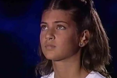 Το κορίτσι που έσβησε τη φλόγα των Ολυμπιακών Αγώνων της Αθήνας, 20 χρόνια μετά