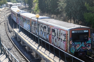 Βρέθηκε χέλι σχεδόν κάτω από τον σταθμό του ΗΣΑΠ στον Περισσό! (pics)